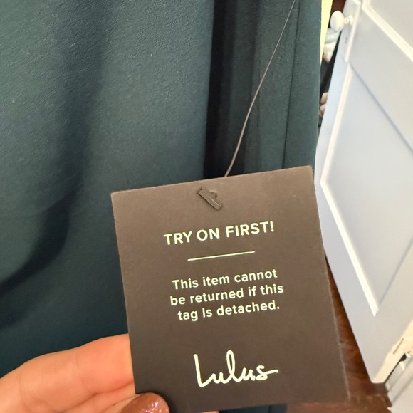 New Lulus dress never worn - Picture 4 of 4